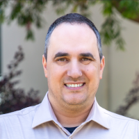 تصویر مدرس Tom Themeles