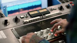 مسیر آموزشی تبدیل شدن به یک مهندس میکس - Image of Learn Path Become a Mix Engineer